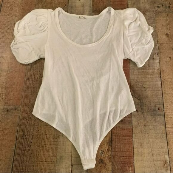 Free people intimately womens white bodysuit with puff shoulder sleeves -M - Picture 1 of 7